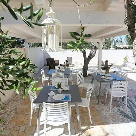 Il Giardino Degli Aromi Bed & Breakfast Cerfignano Exterior photo